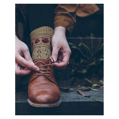Techniques et motifs de tricot de chaussettes détaillés dans le livre