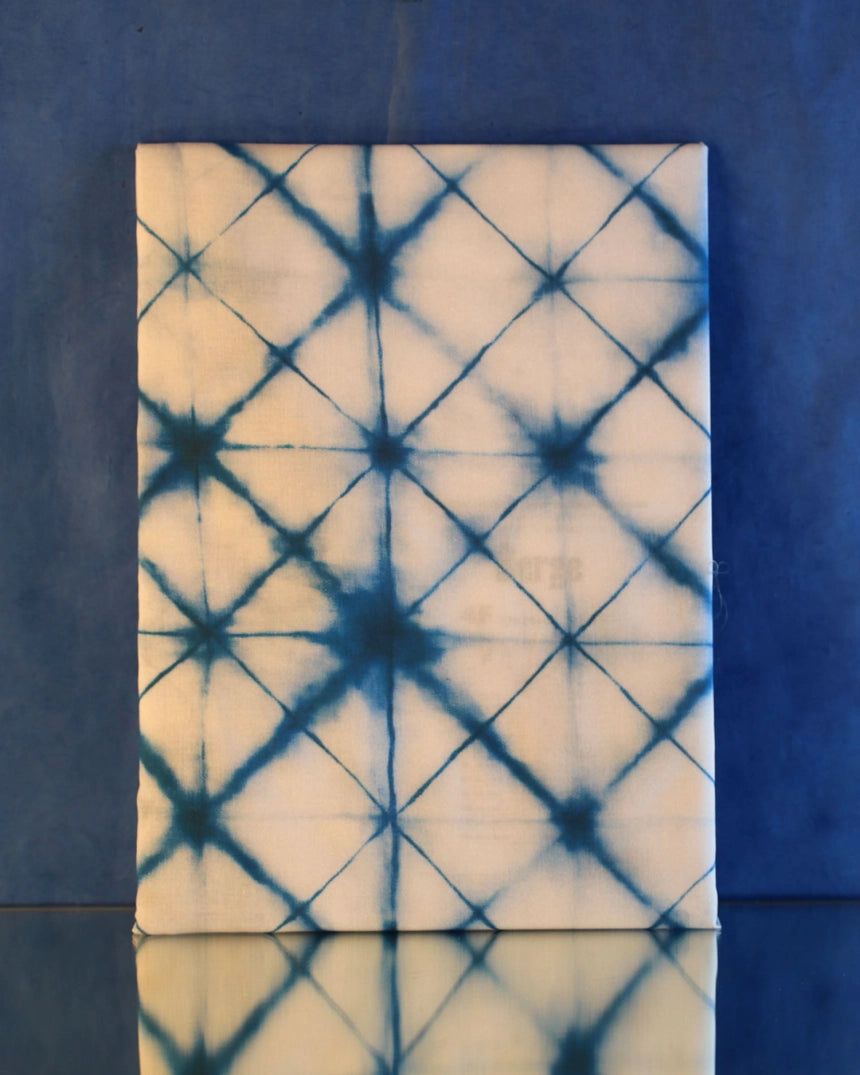 Batiste de coton bio « Saki » – motif shibori indigo
