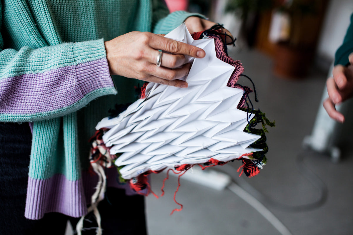 Stage de plissage, Dewi Brunet — ©Héloïse Rouard pour Wallonie Design