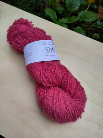 Laine 'Chaussette' ultra locale, cochenille 20% ter (3e bain) - Sous le Noyer | 100 gr