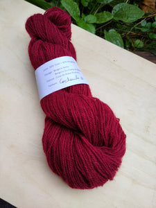 Laine 'Chaussette' ultra locale, cochenille 20% - Sous le Noyer | 100 gr