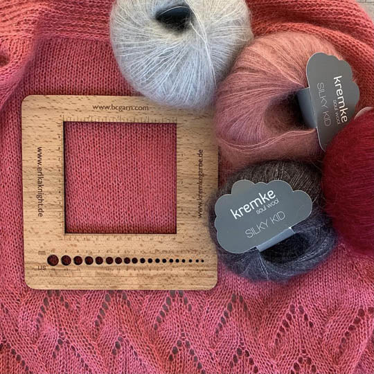 Jauge à aiguilles et règle pour échantillon de tricot