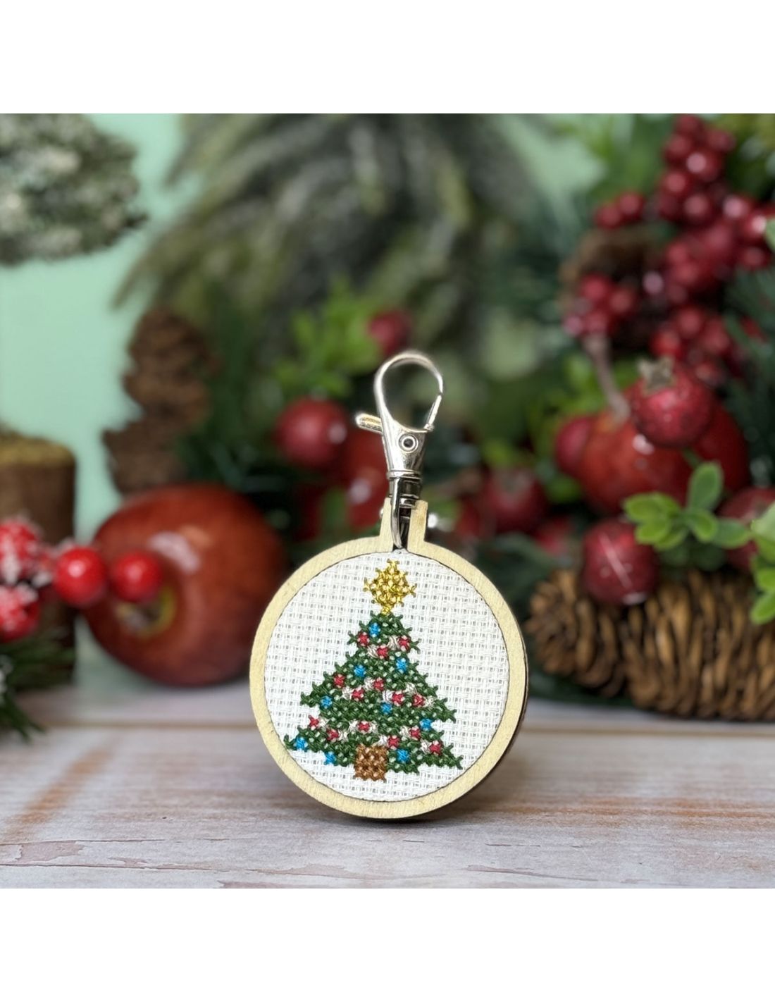 Contenu d'un mini kit de point de croix The Crafty Kit Company
