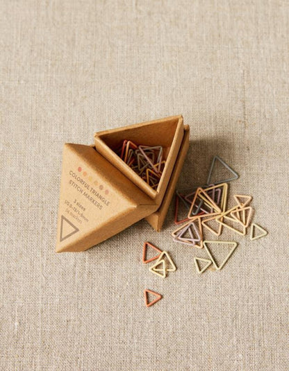 Marqueurs en métal « triangles », mélange « terre » | CocoKnits